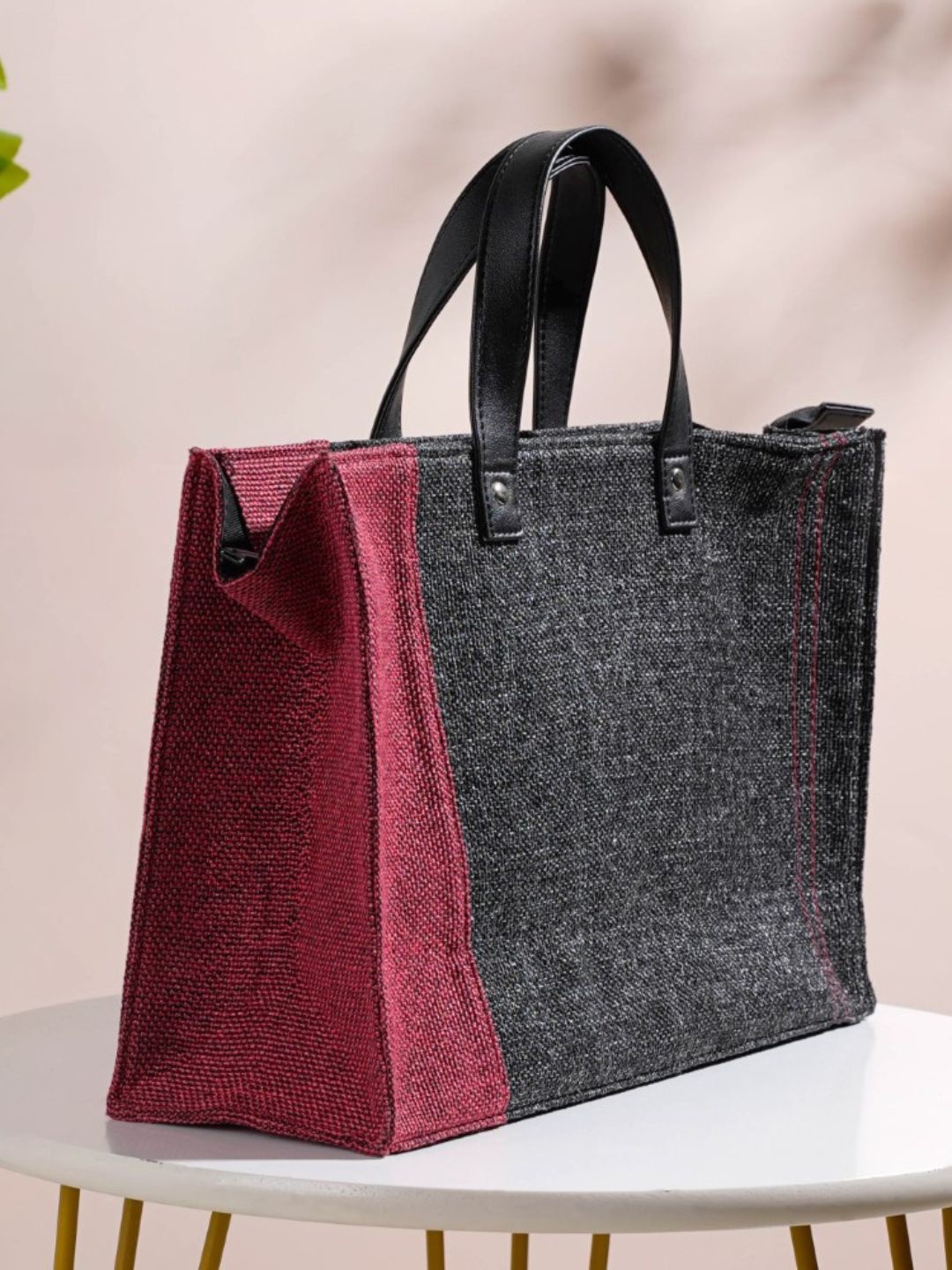 

Nestasia Black & Red Colour Blocked Eco Friendly Jute Lunch Bag