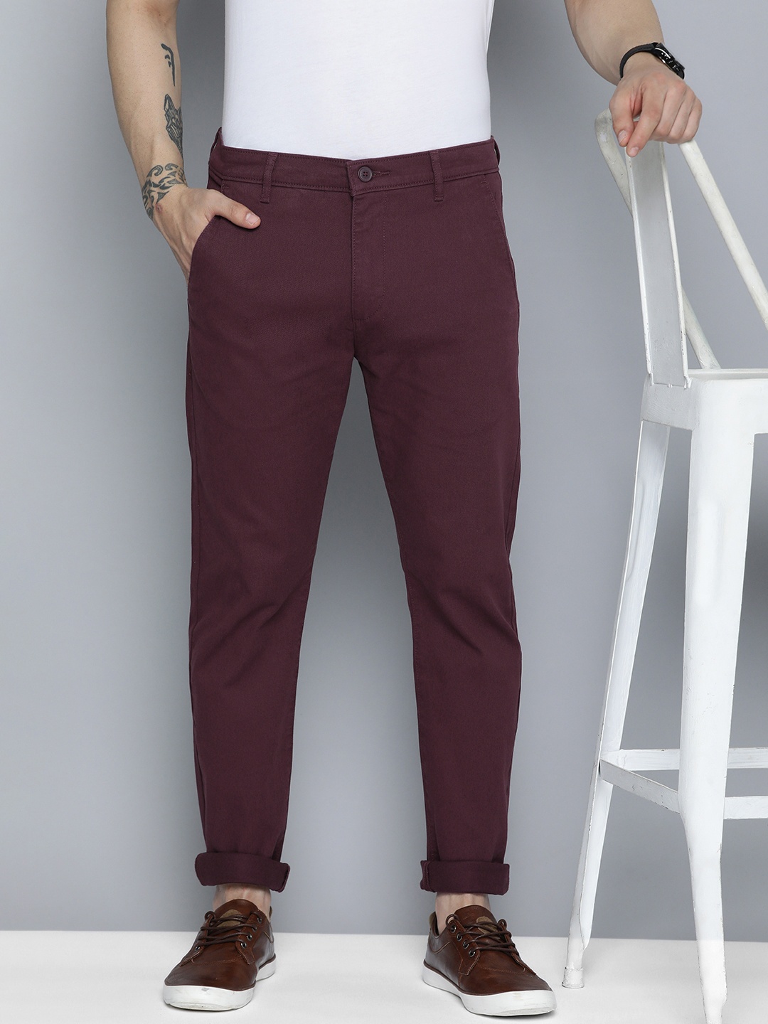 

Levis Men Mid-Rise Tapered Fit Chinos Trousers, Burgundy