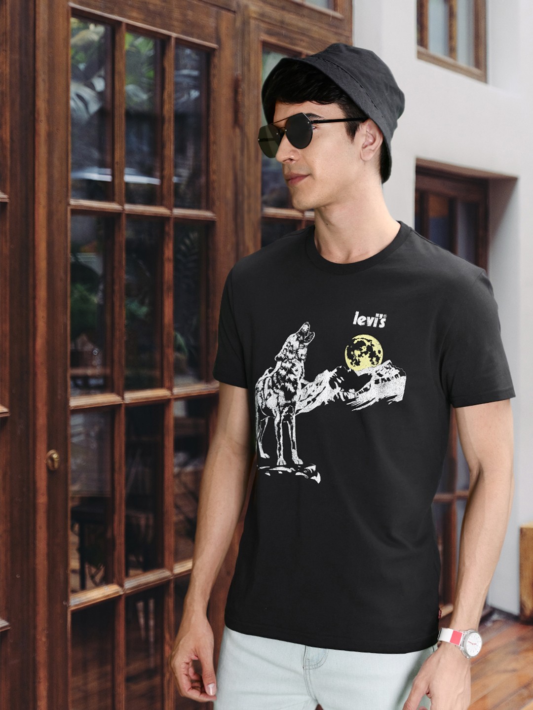 

Levis Men Graphic Printed Pure Cotton Casual T-shirt, Black