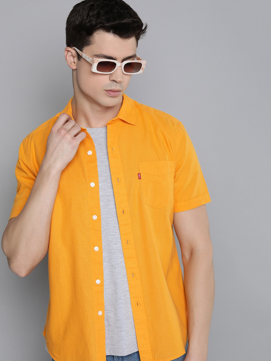 

Levis Men Pure Cotton Solid Slim Fit Short Sleeves Casual Shirt, Yellow