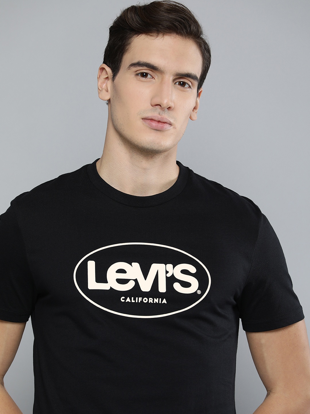 

Levis Men Brand Logo Printed Pure Cotton T-shirt, Black