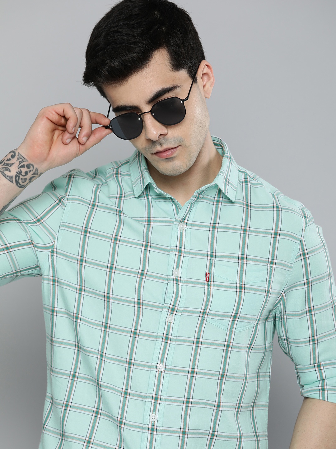 

Levis Men Slim Fit Checked Pure Cotton Casual Shirt, Blue