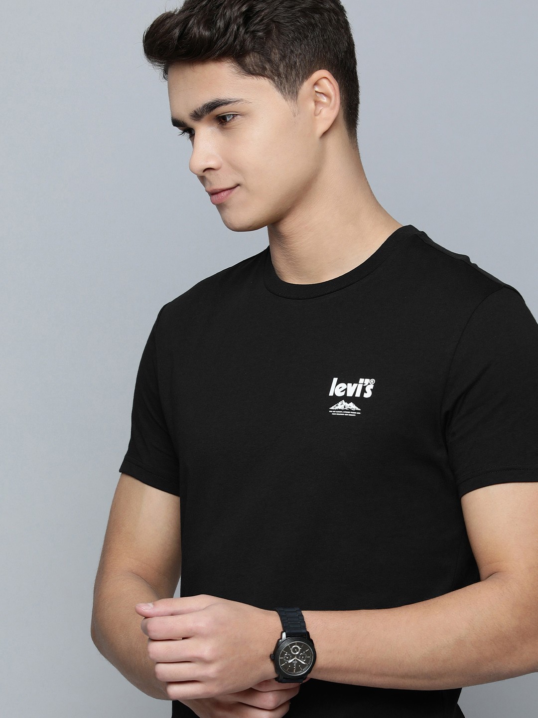 

Levis Men Black Solid Pure Cotton T-shirt