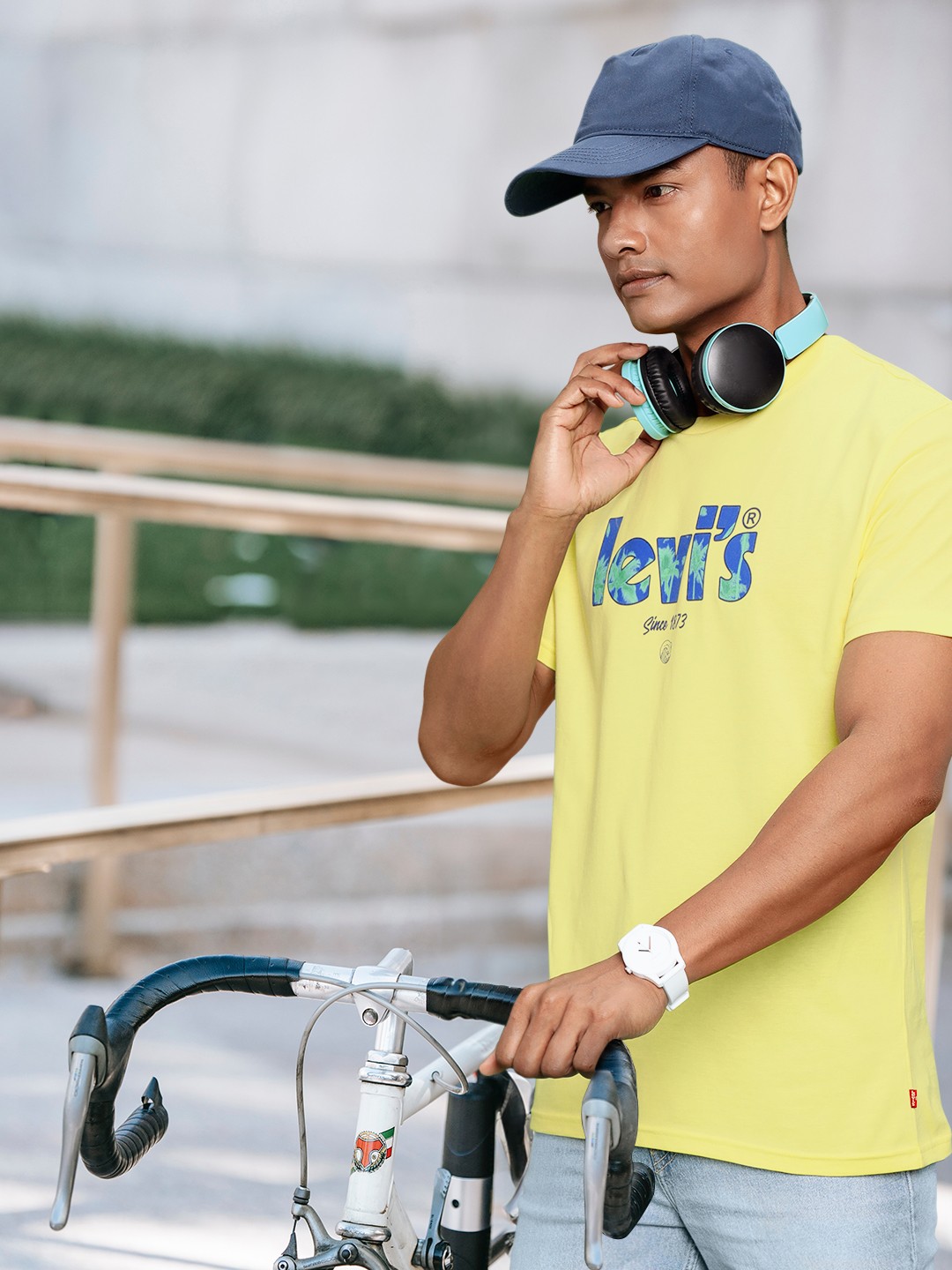 

Levis Men Brand Logo Printed Pure Cotton T-shirt, Yellow