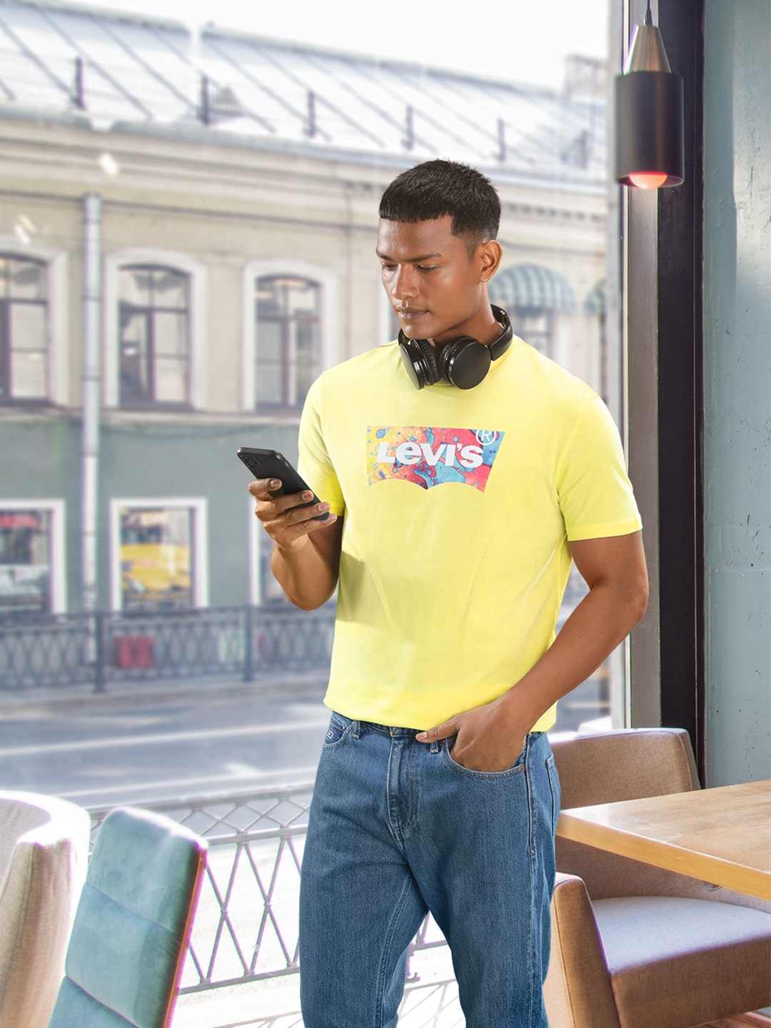 

Levis Men Brand Logo Printed Pure Cotton T-shirt, Yellow