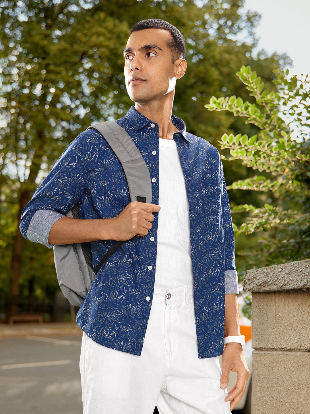 

Levis Men Tropical Printed Slim Fit Pure Cotton Casual Shirt, Blue