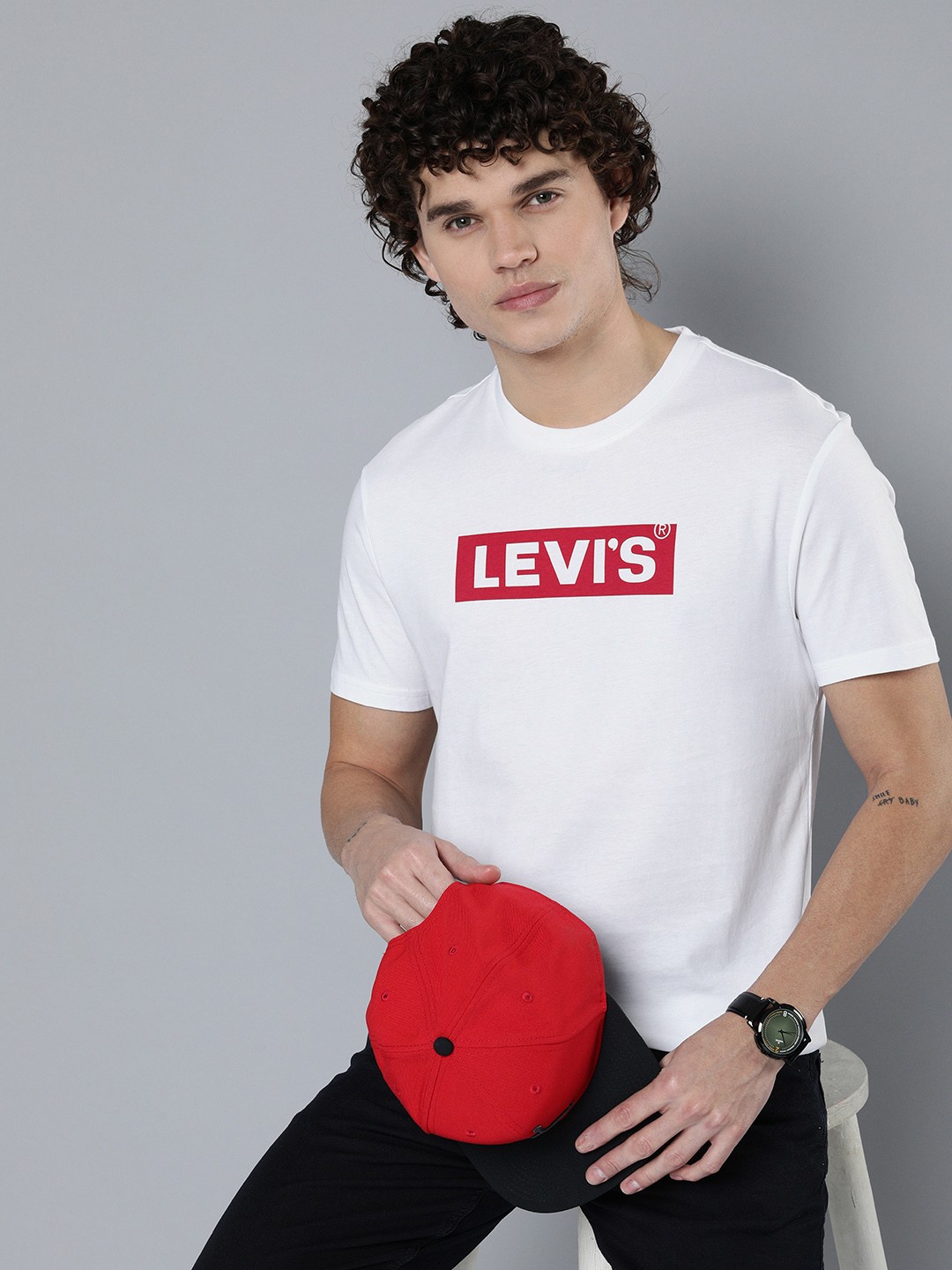 

Levis Men Pure Cotton Brand Logo Printed T-shirt, White