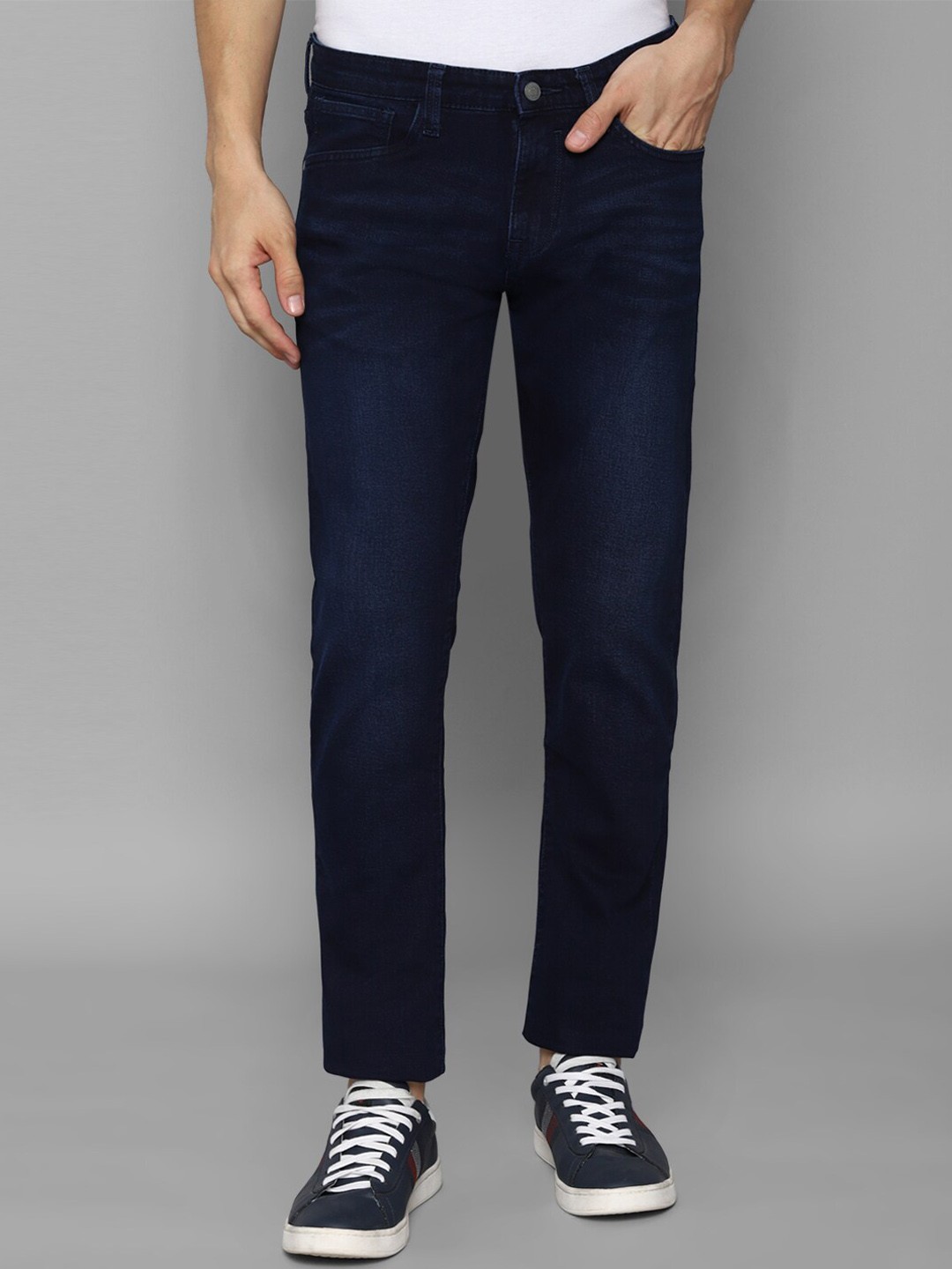 

Allen Solly Sport Men Navy Blue Slim Fit Light Fade Jeans