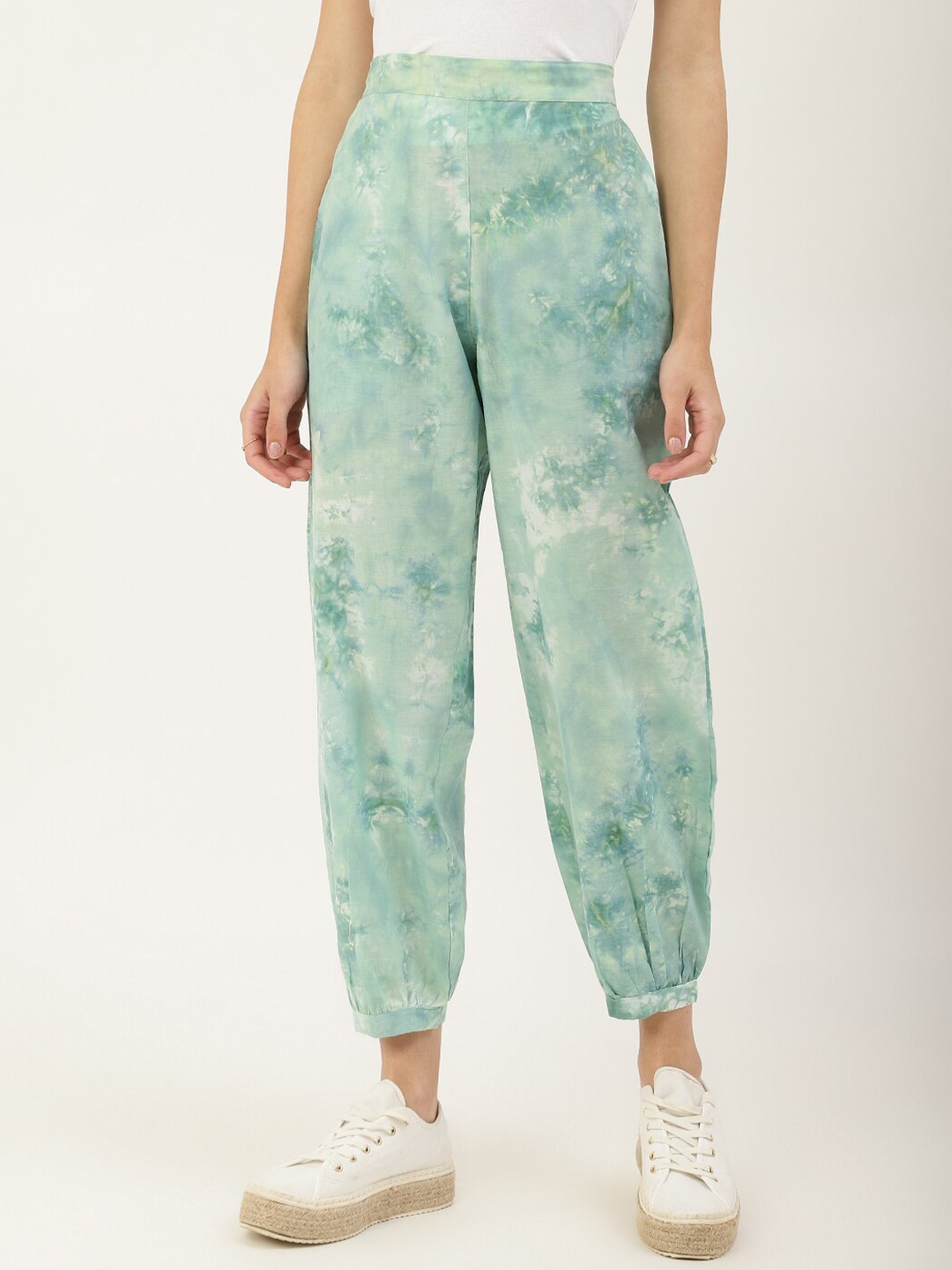 

DECKEDUP Women Green Printed Relaxed Easy Wash Jogger