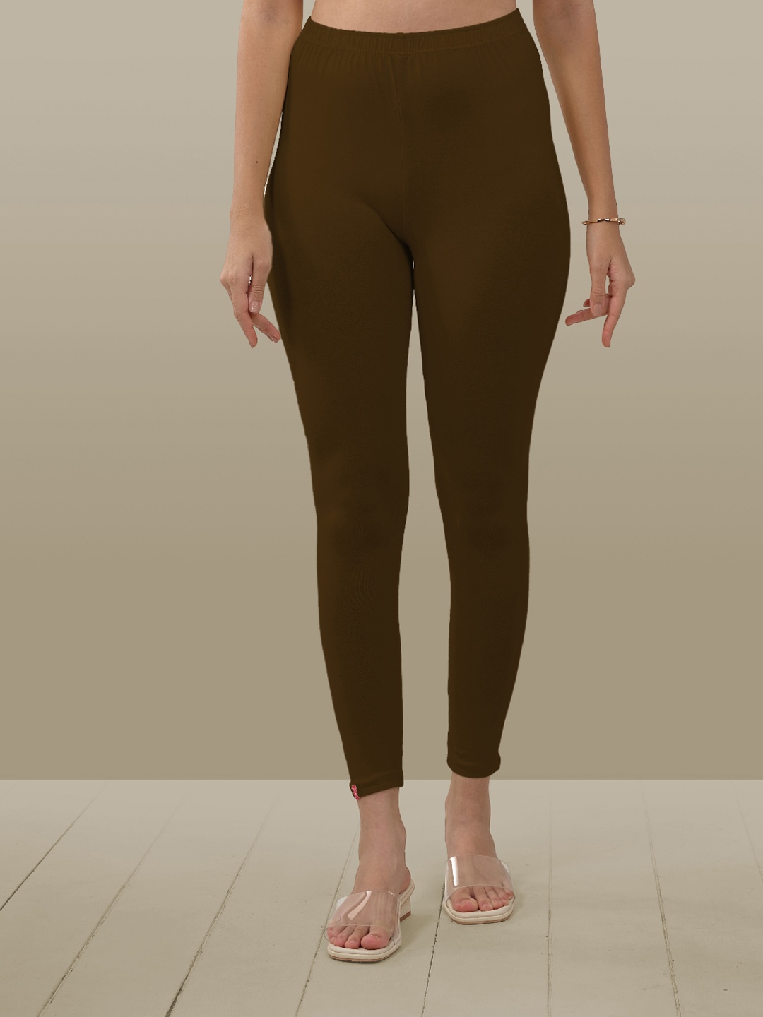 

LYRA Women Olive Green Solid Ankle-Length Leggings