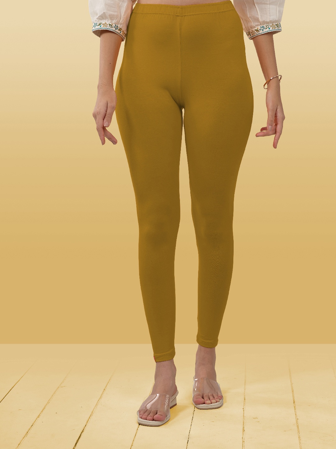 

LYRA Women Olive Green Solid Ankle-Length Leggings
