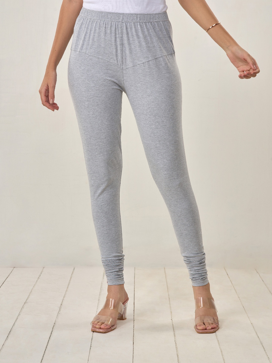 

LYRA Women Grey Solid Ankle-Length Leggings