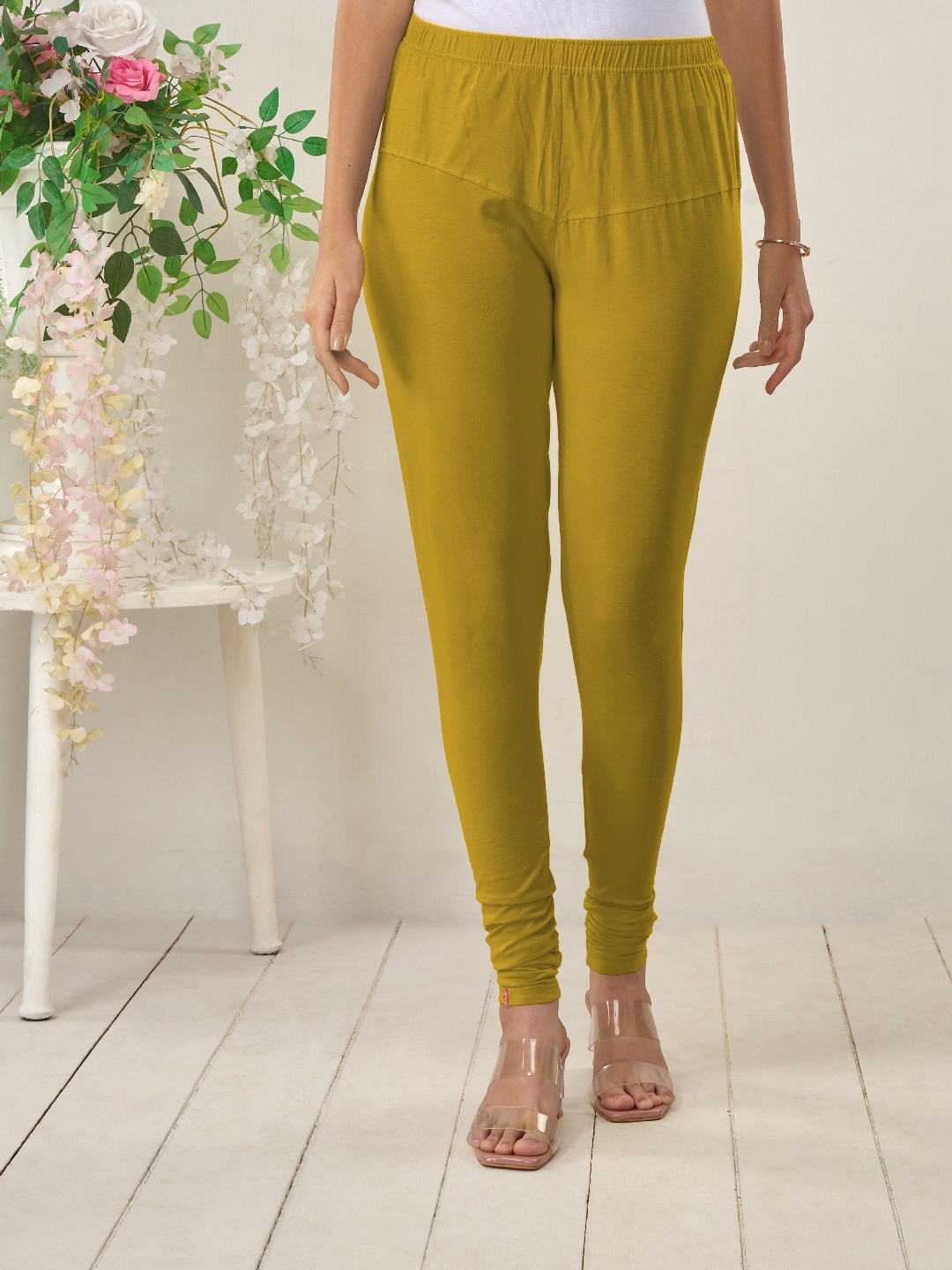 

LYRA Women Olive Green Solid Churidar-Length Leggings