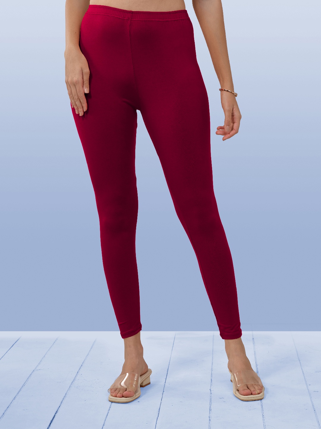 

LYRA Women Magenta Solid Ankle-Length Leggings