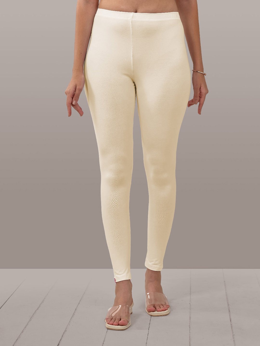 

LYRA Women Beige Solid Ankle-Length Leggings