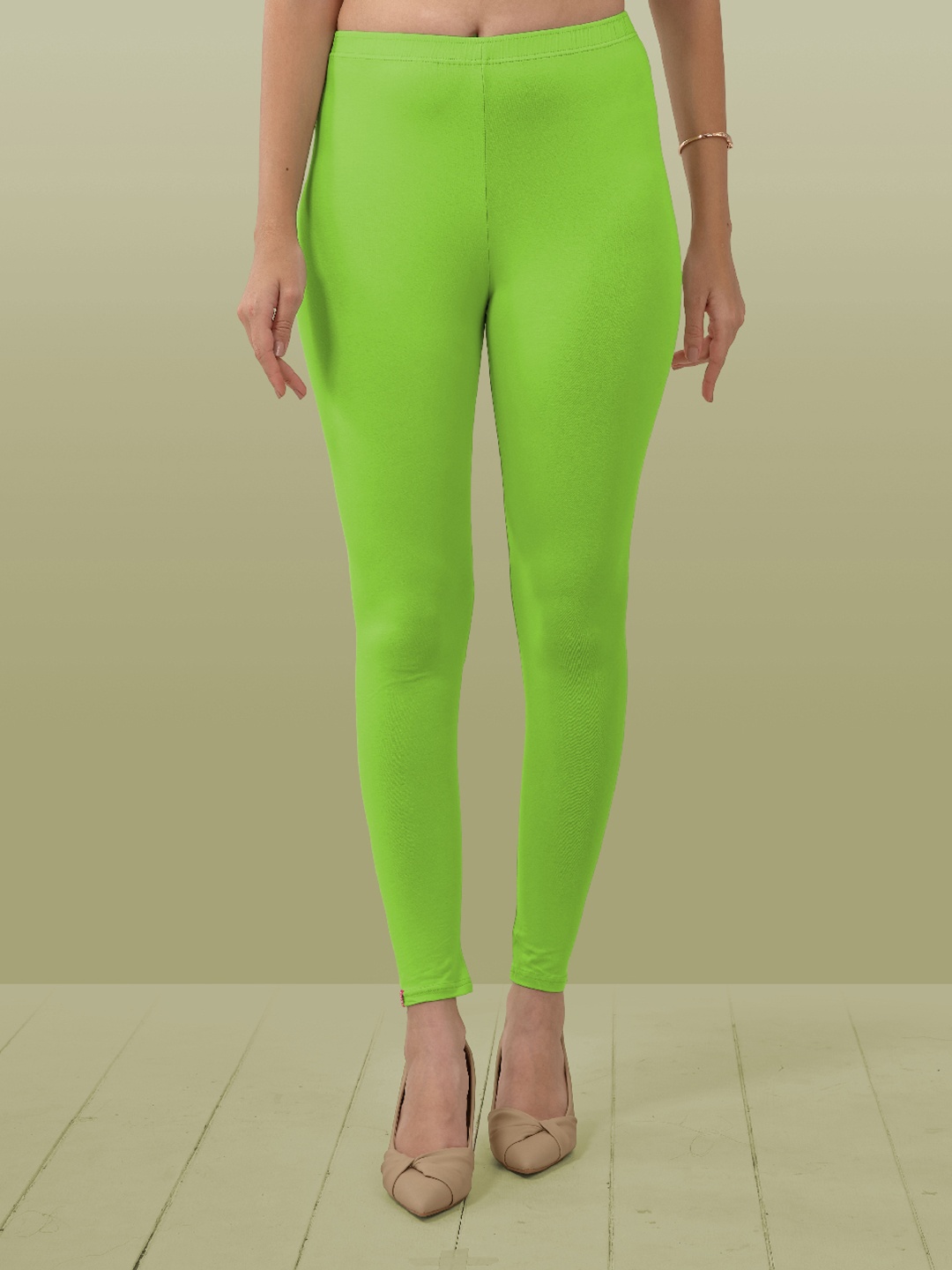 

LYRA Women Green Solid Ankle-Length Leggings