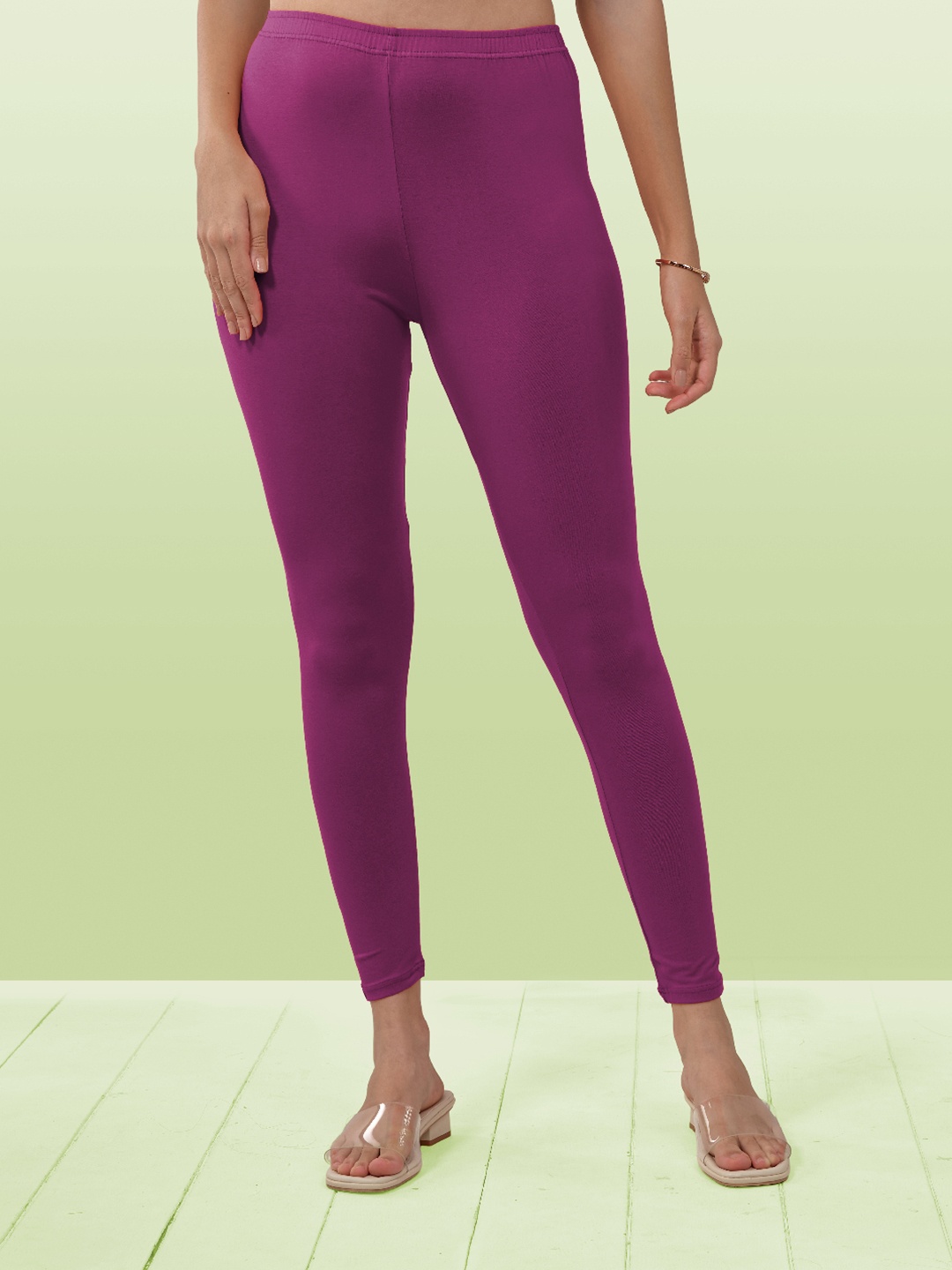 

LYRA Women Magenta Pink Solid Ankle-Length Leggings