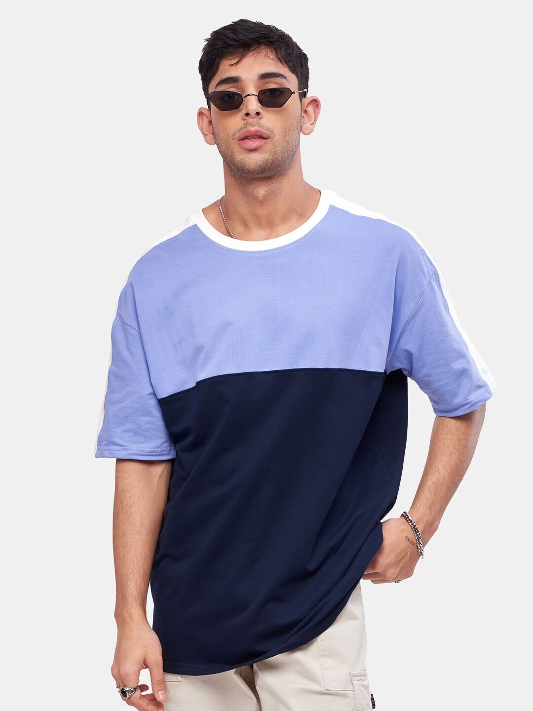 

The Souled Store Men Blue & Navy Blue Colourblocked Drop-Shoulder Sleeves Oversized T-Shirt