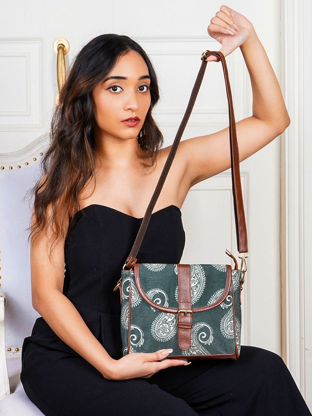 

THE CLOWNFISH Women Grey Ethnic Motifs Printed Structured Sling Bag