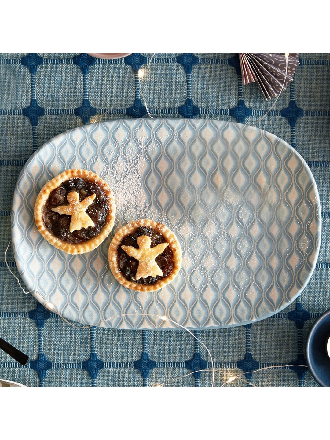 

Denby Blue & White Dishwasher Safe Textured Stoneware Matte Plate