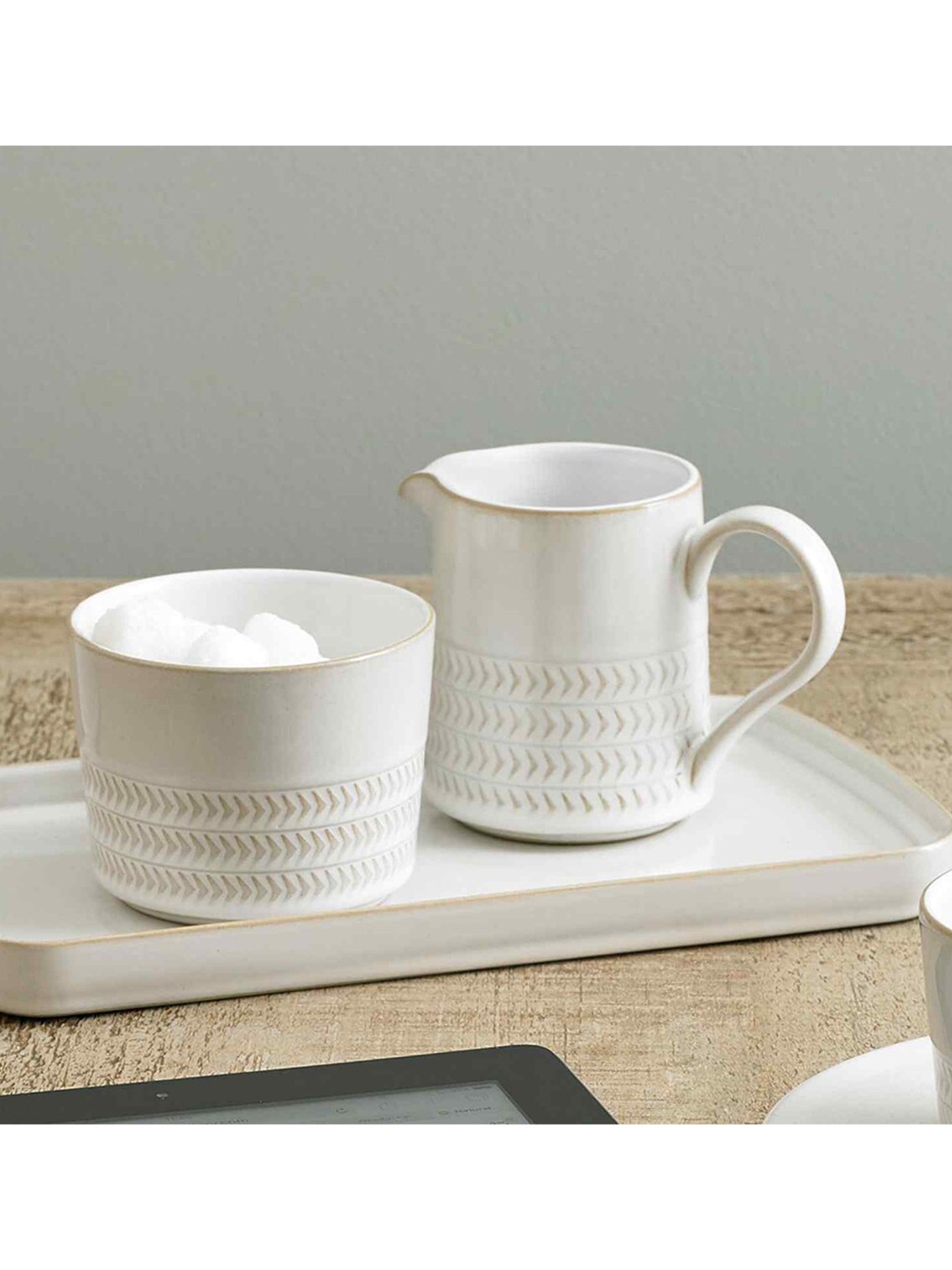 

Denby White & Gold-Toned Dishwasher Safe Textured Stoneware Glossy Small Jug