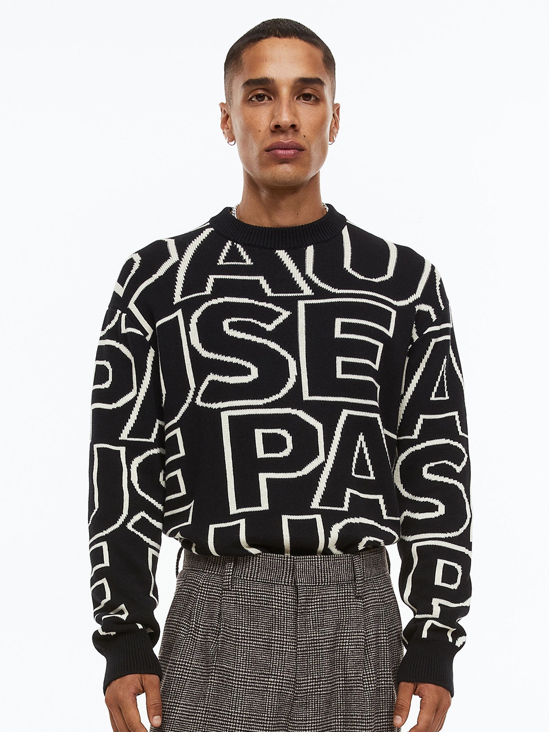 

H&M Men Black & White Typography Printed Pullover