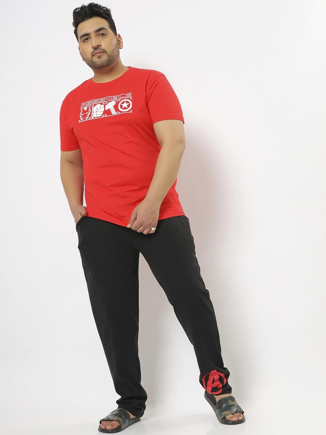 

Bewakoof Plus Men Red & Black Pure Cotton Printed Night suit