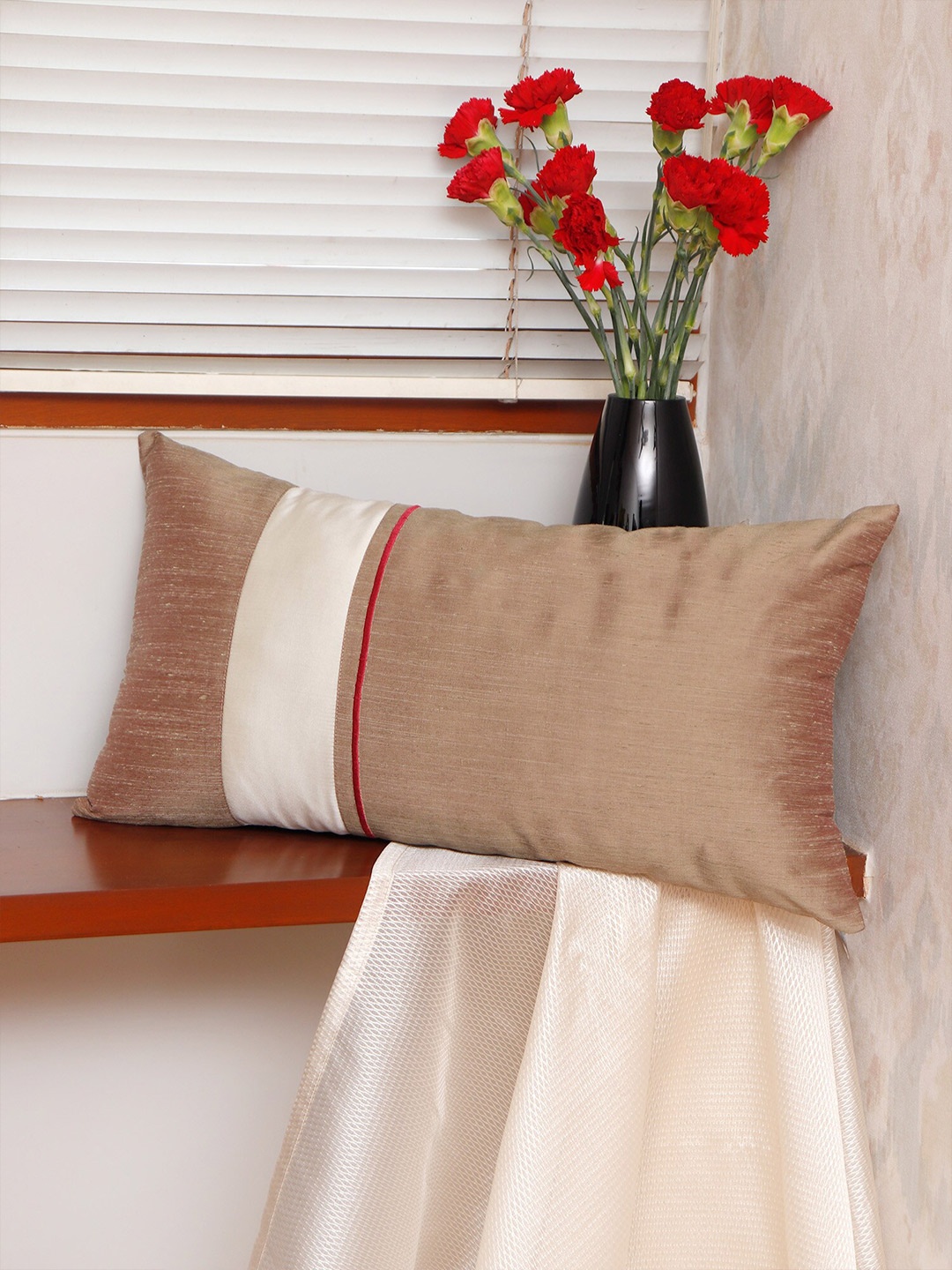 

ZEBA Grey & Cream-Coloured Striped Rectangle Cushion Cover