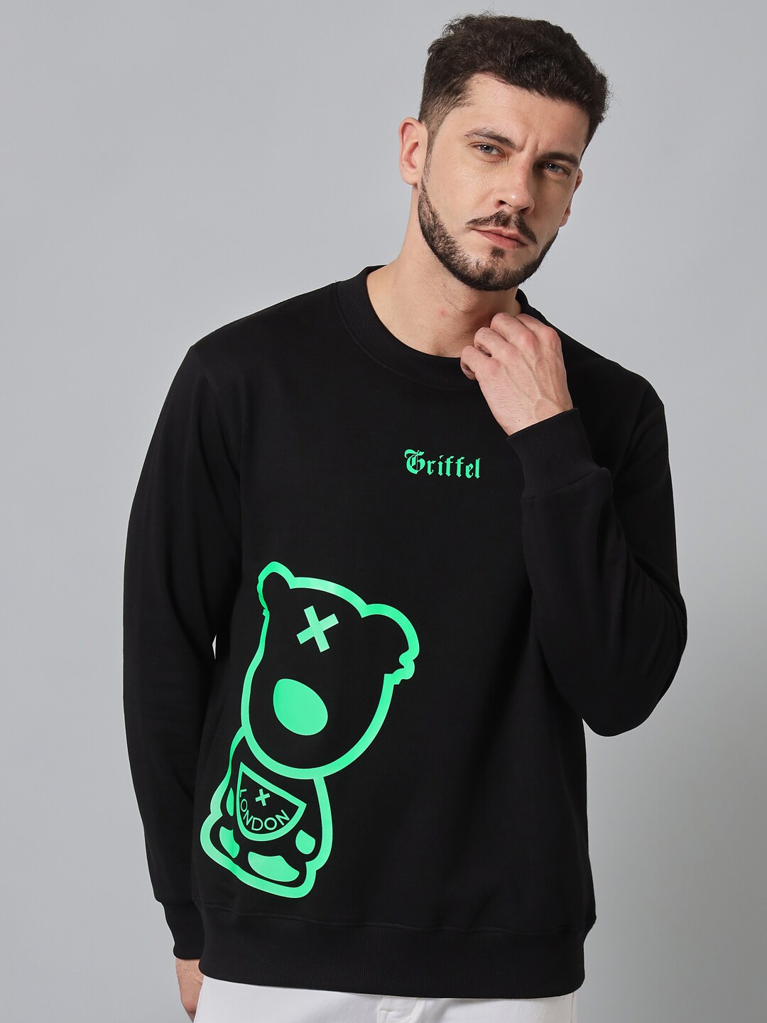 

GRIFFEL Men Black & Green Graphic Printed Sweatshirt