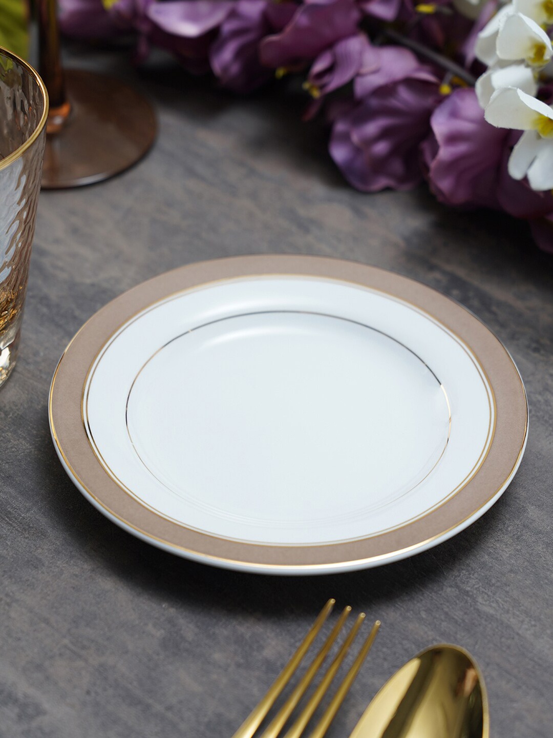 

Pure Home and Living White & Grey Solid Ceramic Glossy Plate