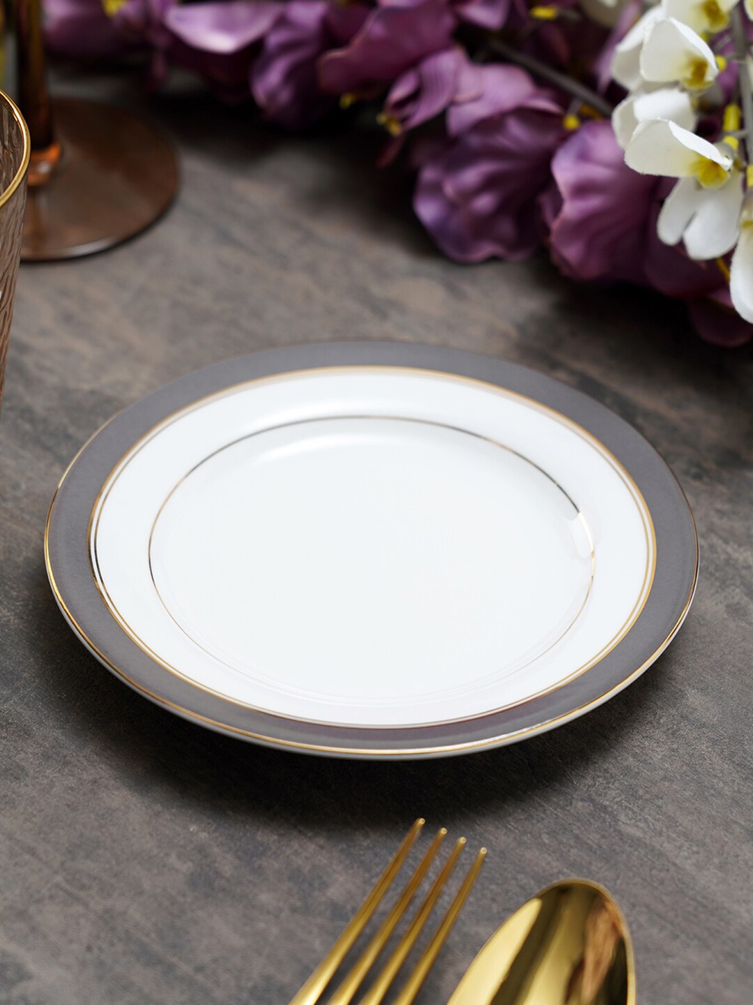 

Pure Home and Living White & Grey Solid Ceramic Glossy Plate