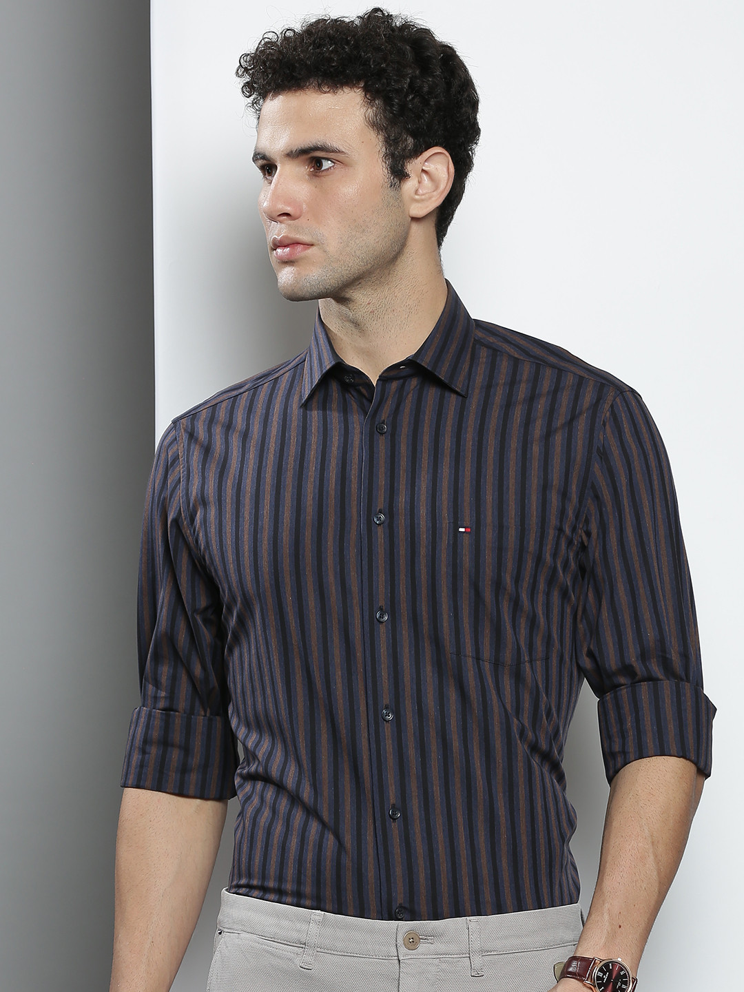 

Tommy Hilfiger Men Navy Blue & Black Cotton Striped Semiformal Shirt