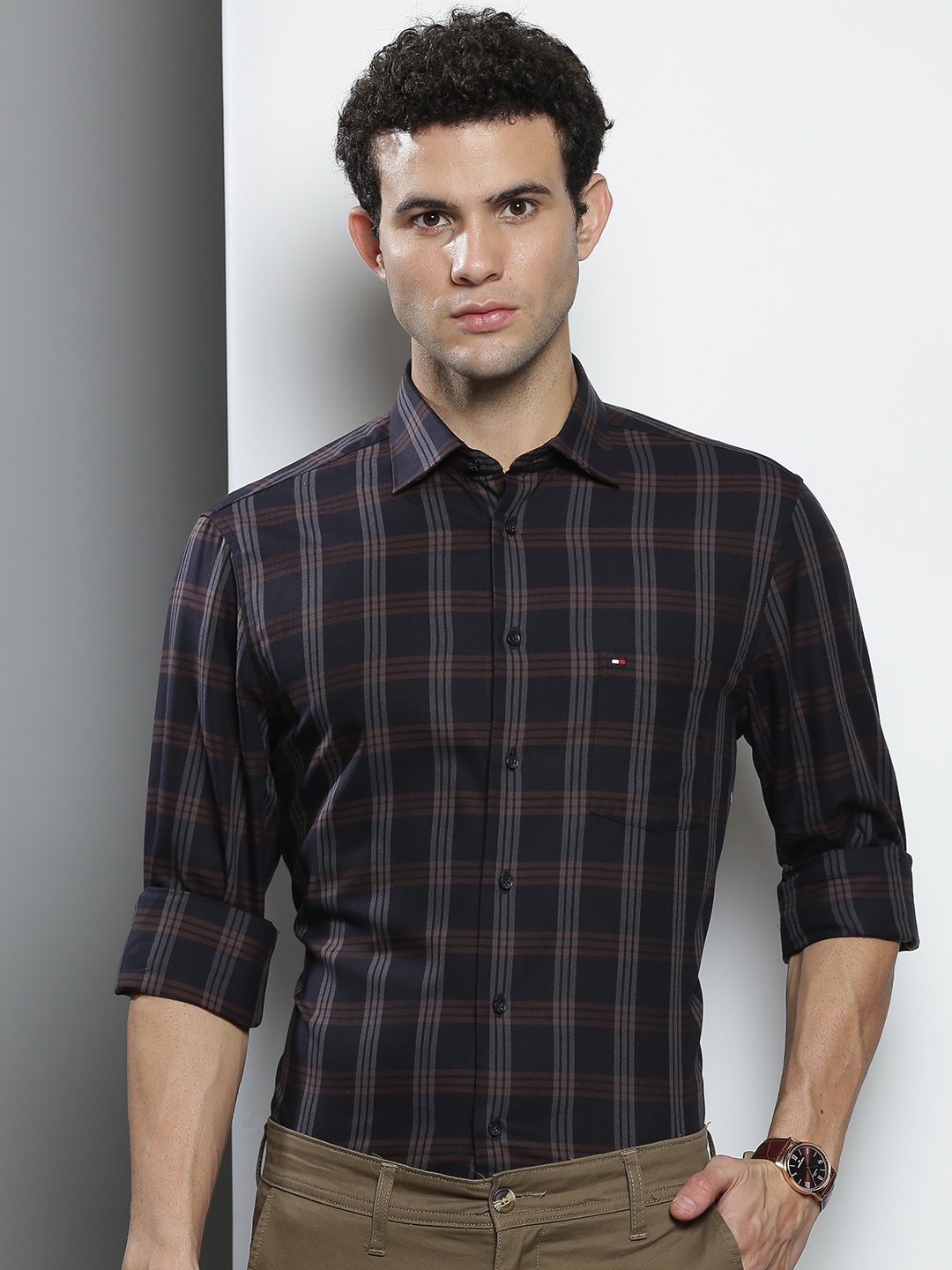

Tommy Hilfiger Men Navy Blue Cotton Tartan Checks Spread Collar Casual Shirt