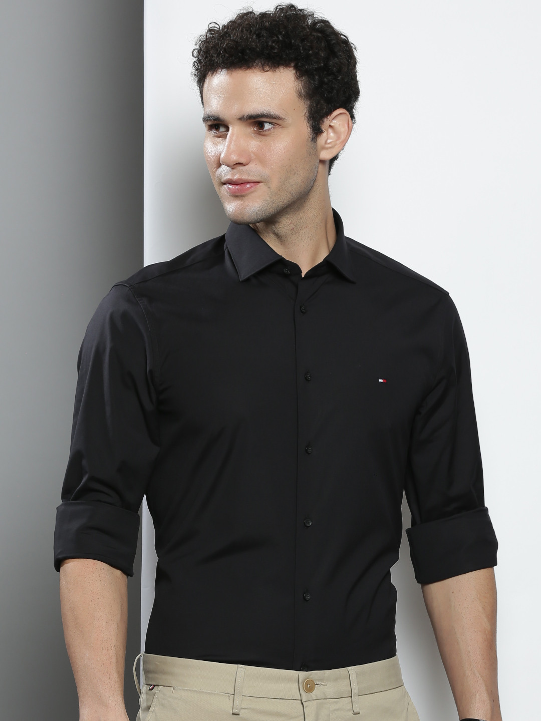 

Tommy Hilfiger Men Black Cotton Slim Fit Spread Collar Casual Shirt