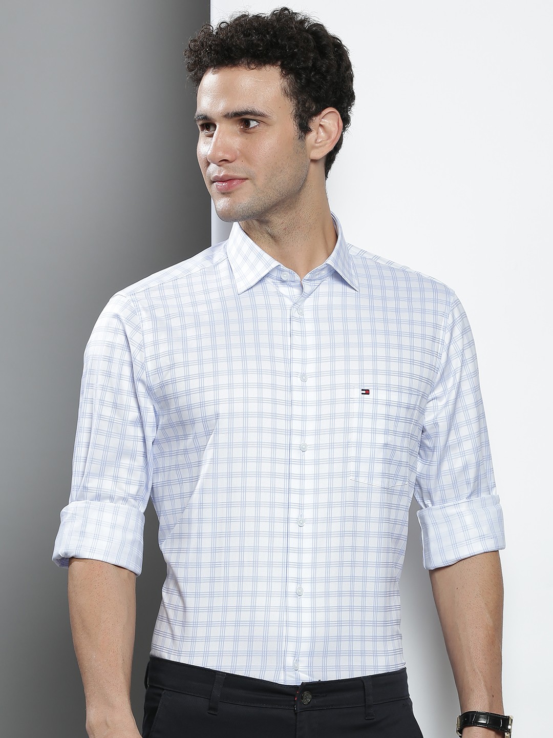 

Tommy Hilfiger Men White & Blue Cotton Checked Semiformal Shirt