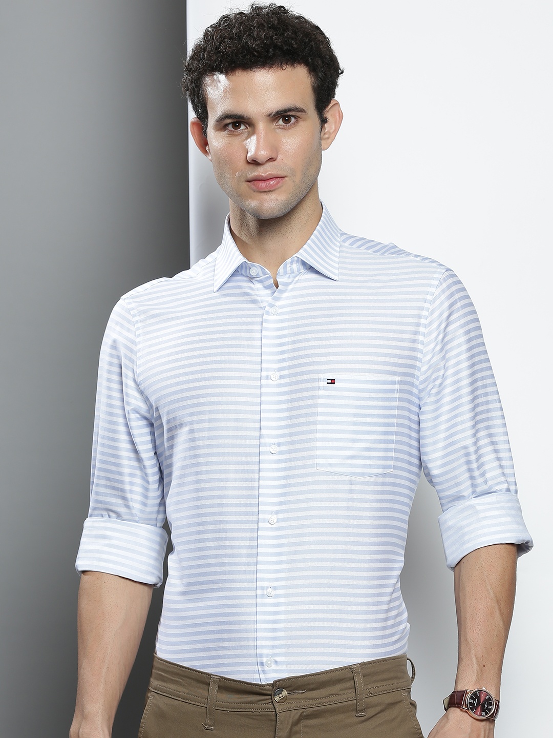 

Tommy Hilfiger Men White & Blue Cotton Horizontal Striped Semiformal Shirt