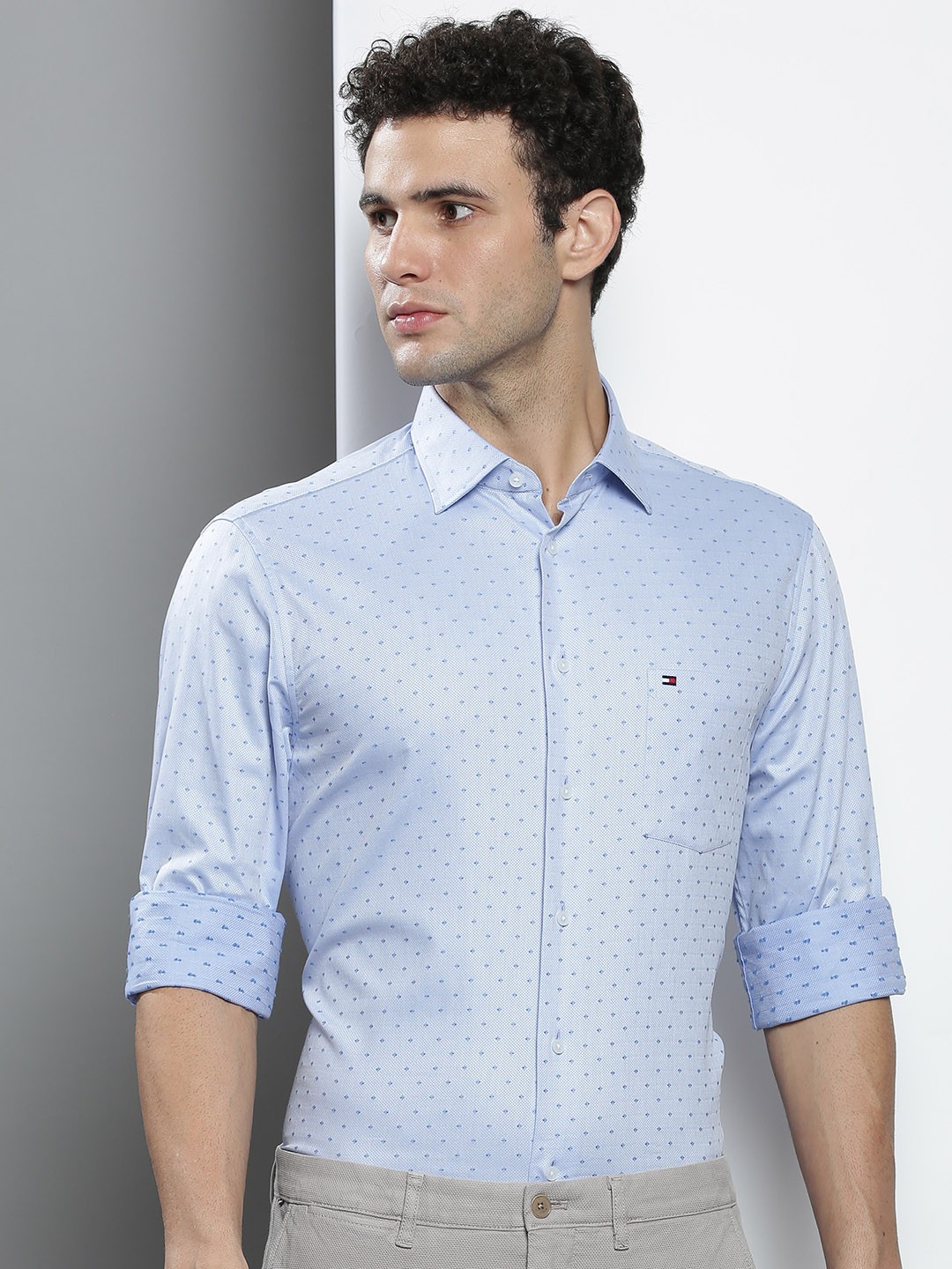 

Tommy Hilfiger Men Blue Dobby Weave Formal Shirt