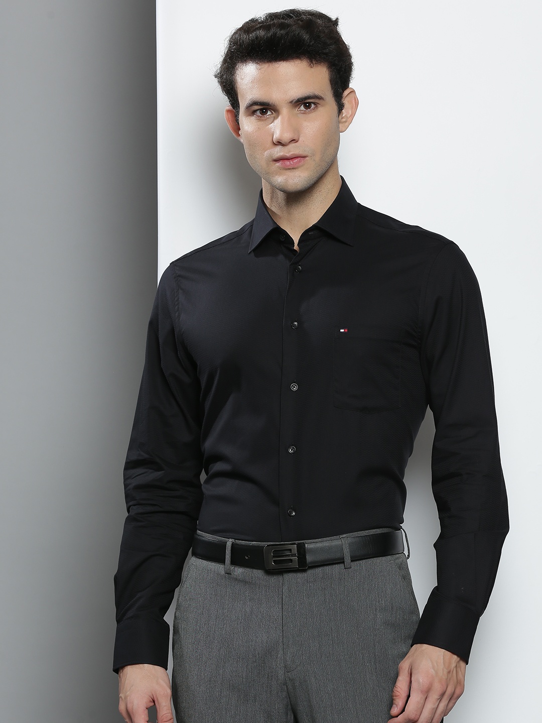 

Tommy Hilfiger Men Black Solid Pure Cotton Formal Shirt