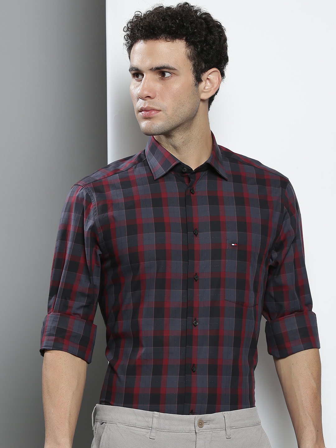 

Tommy Hilfiger Men Charcoal Grey & Red Gingham Checks Pure Cotton Casual Shirt