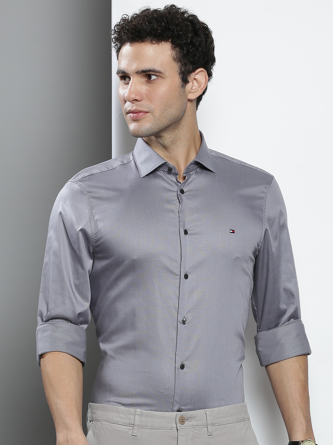 

Tommy Hilfiger Men Grey Solid Slim Fit Smart Casual Shirt