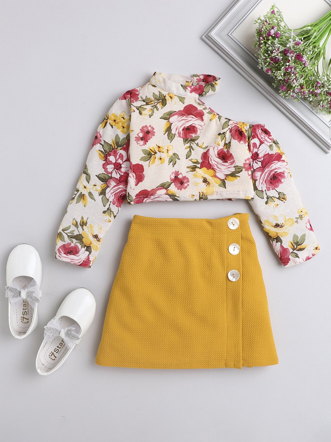 

taffykids Girls Yellow & White Printed Top with Skirt