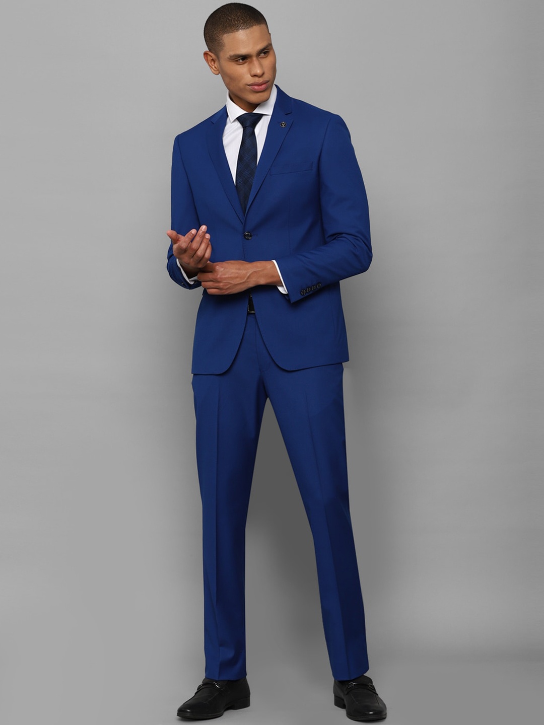 

Allen Solly Men Blue Solid Single-Breasted Slim-Fit 2-Piece Formal Suit