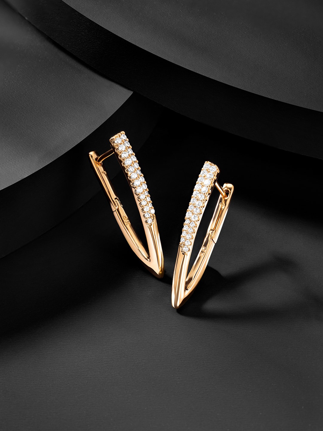 

Peora Gold-Toned & White Contemporary Studs Earrings