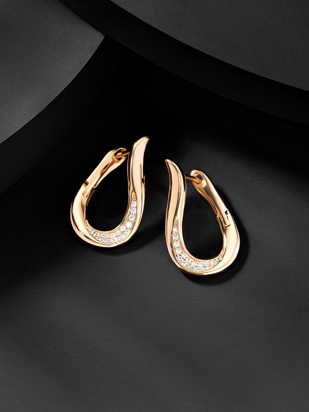 

Peora Gold-Toned & White Contemporary Drop Earrings