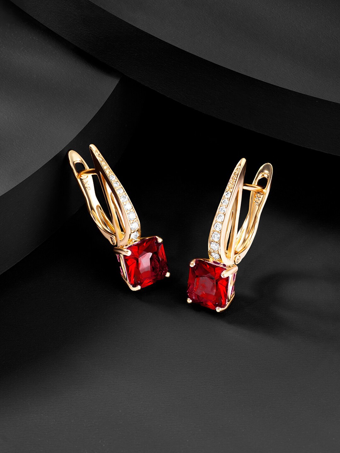 

Peora Gold-Toned & White Contemporary Drop Earrings