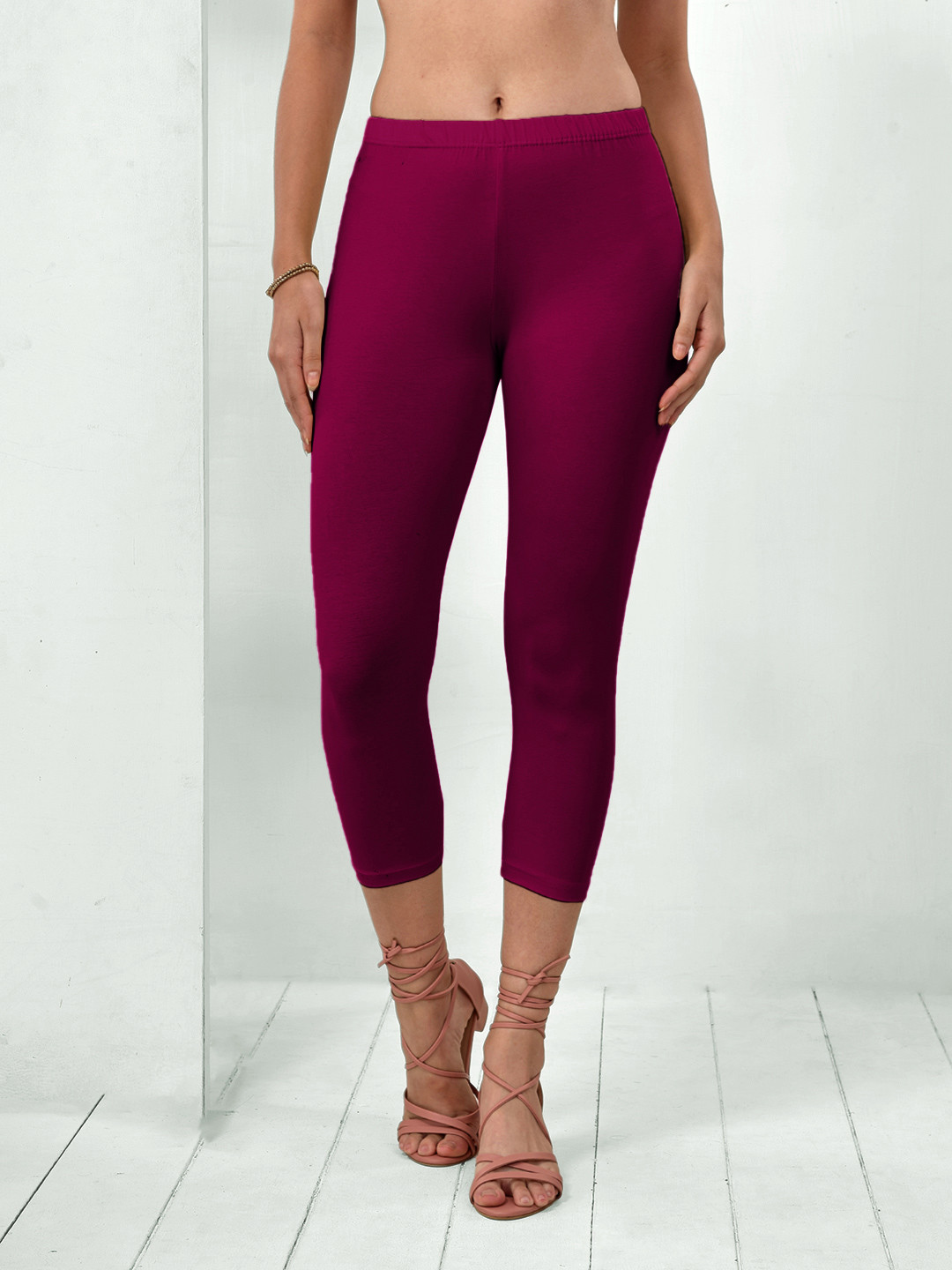 

LYRA Women Pink Solid Cotton Regular Fit Capris