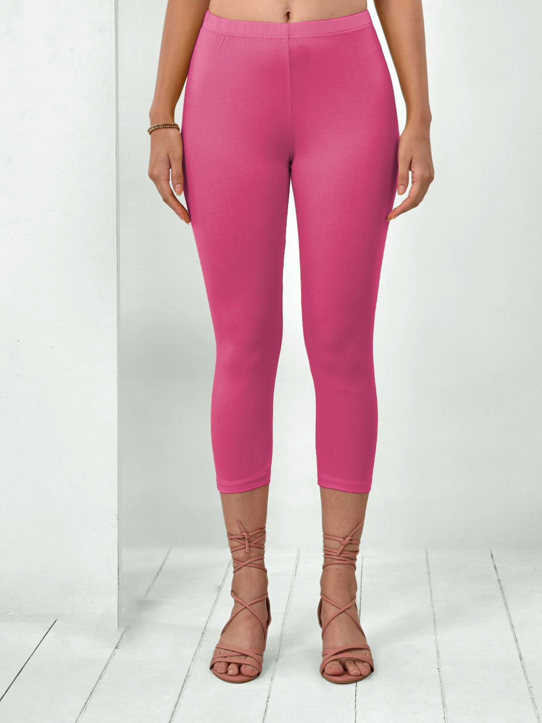 

LYRA Women Pink Solid Cotton Regular Fit Capris