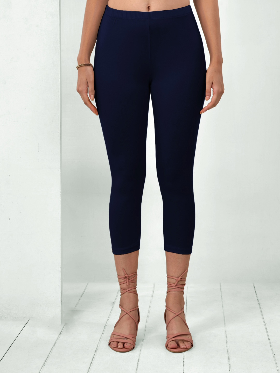 

LYRA Women Blue Solid Cotton Regular Fit Capris