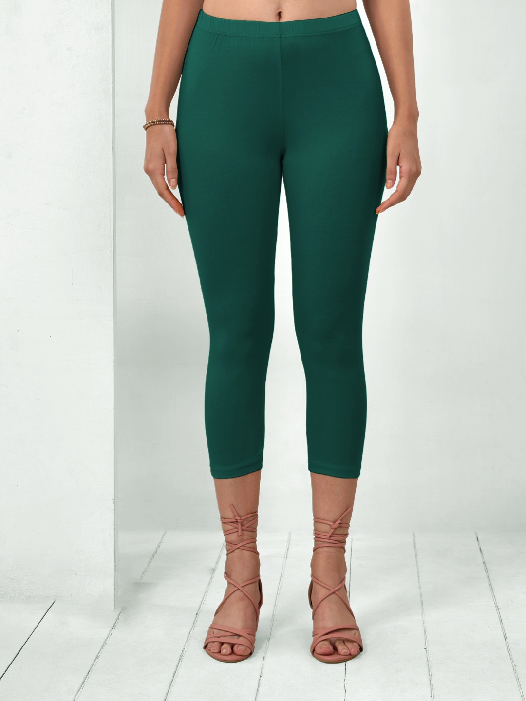 

LYRA Women Green Solid Cotton Regular Fit Capris