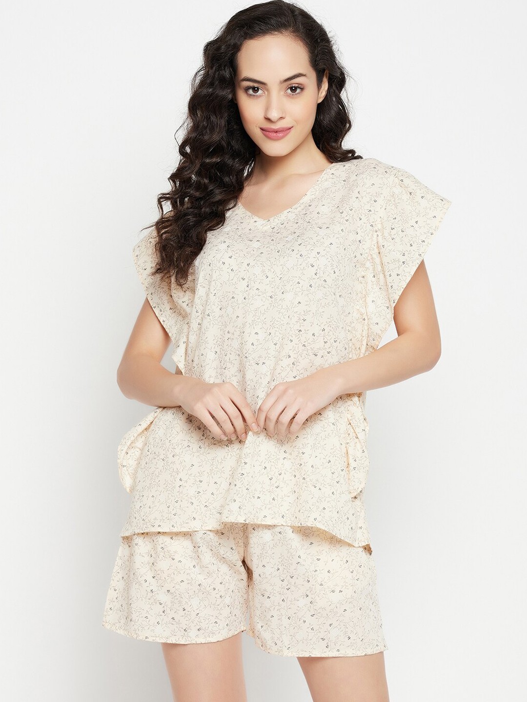 

Clovia Women Beige & Grey Printed Night suit